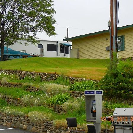 Pleasant View Motel Summerland Exteriér fotografie